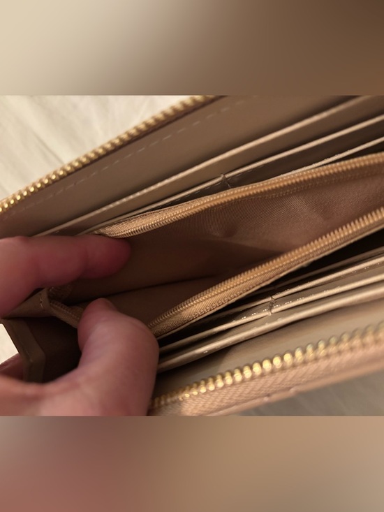 Ellen Tracy tan quilted wallet NWOT - Picture 3 of 5